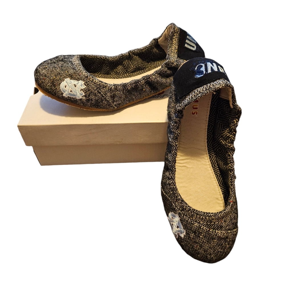 UNC Tar Heels Bimini Envelope Vamp Flats Gray 8